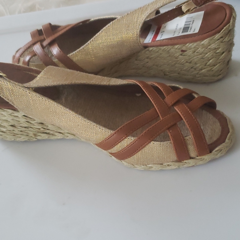 Shoes - Picture 3 of 5